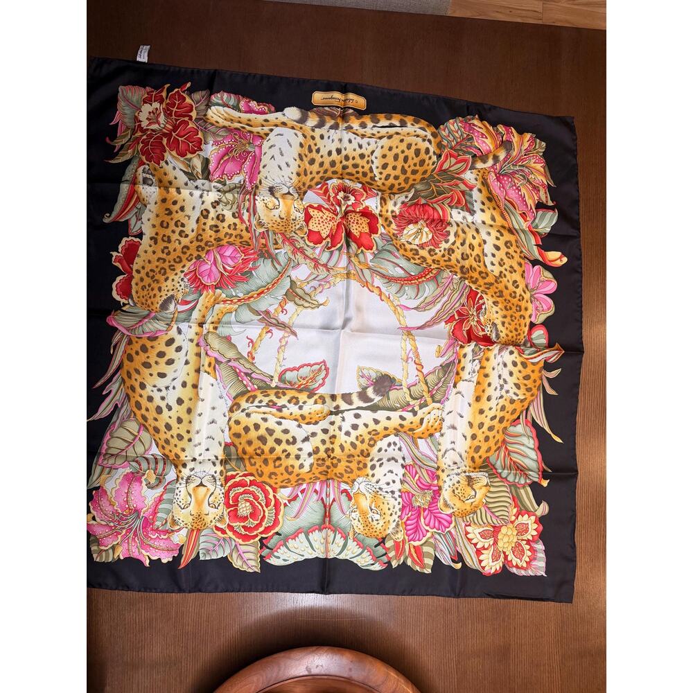 Vintage Salvatore Ferragamo Silk Scarf Cheetah Floral Black Border Made in Italy - Picture 14 of 15